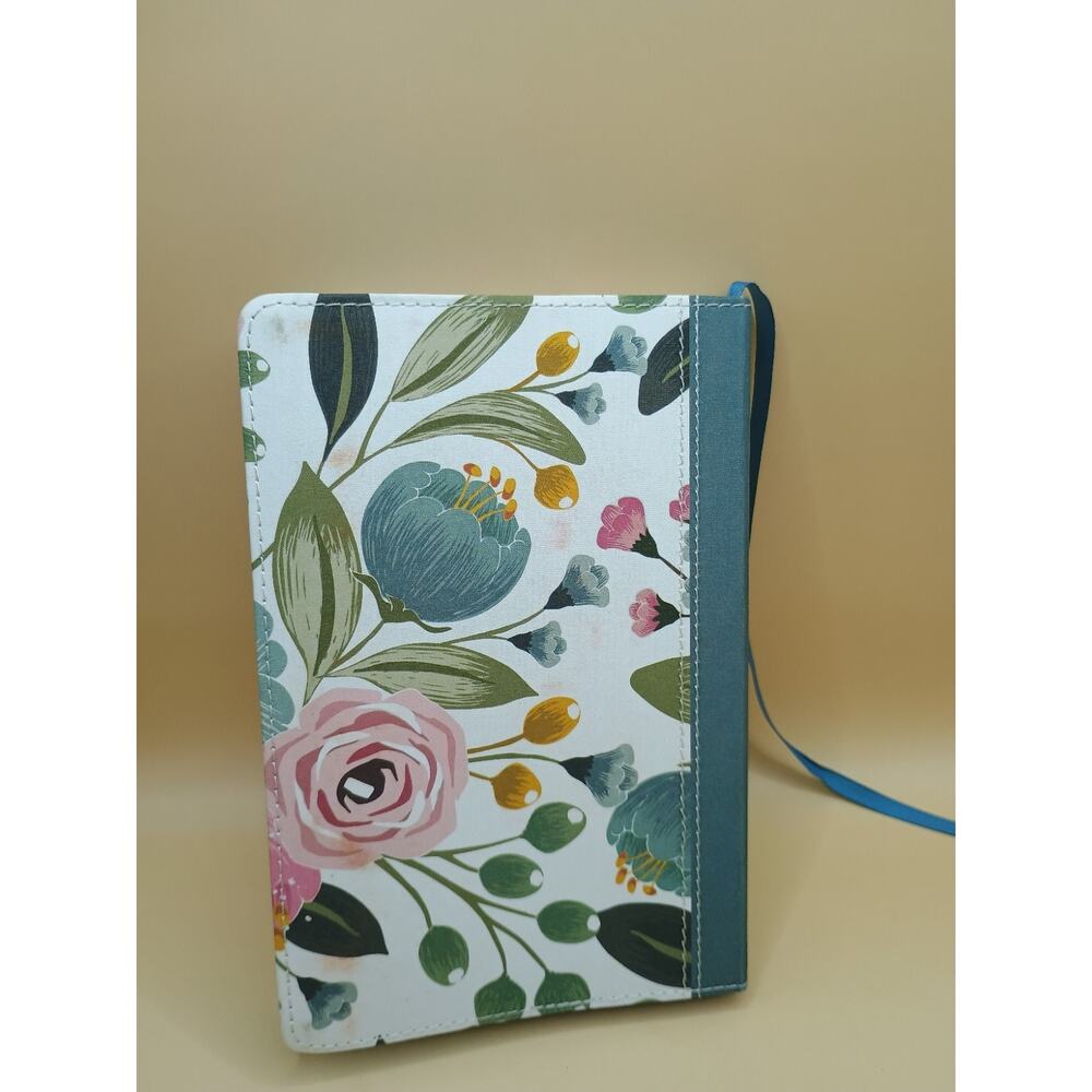 The Pocket Bible Devotional For Women - 366 Daily Devotional Read - Picture 2 of 9